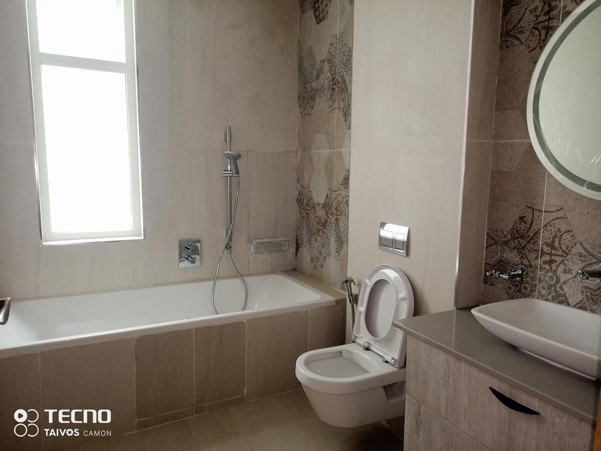 3 Bed Apartment with En Suite at 6Th Avenue - 16