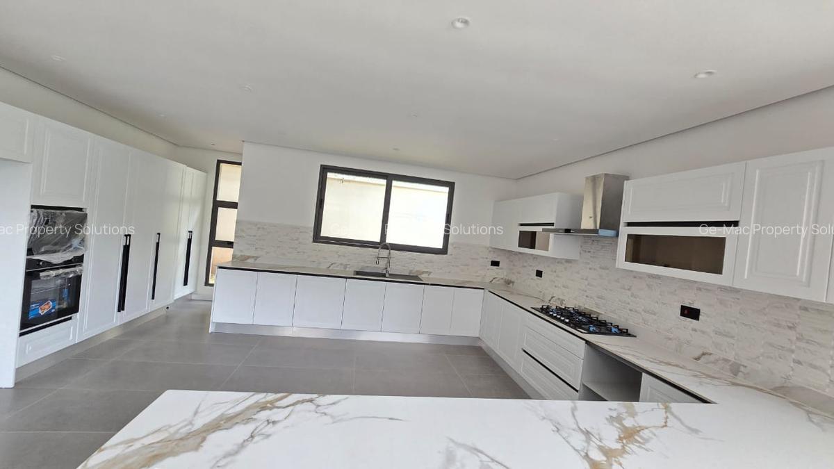 5 Bed Villa with En Suite in Lavington - 10