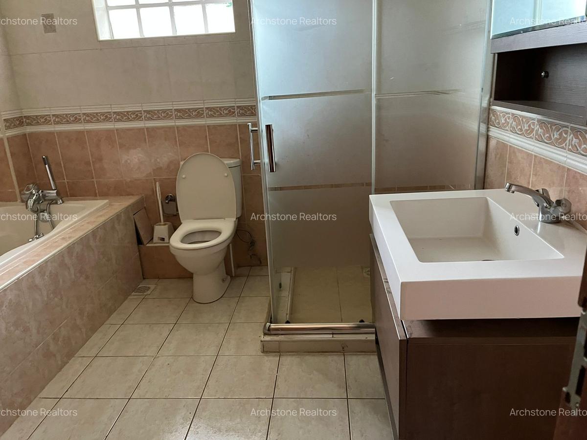 5 Bed House with En Suite in Lavington - 3