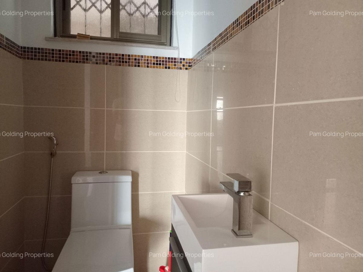 3 Bed Apartment with En Suite in Parklands - 7