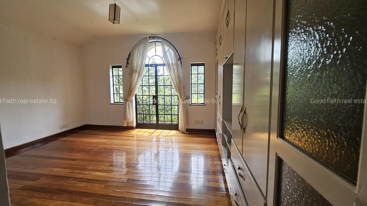 5 Bed House with En Suite in Runda - 11