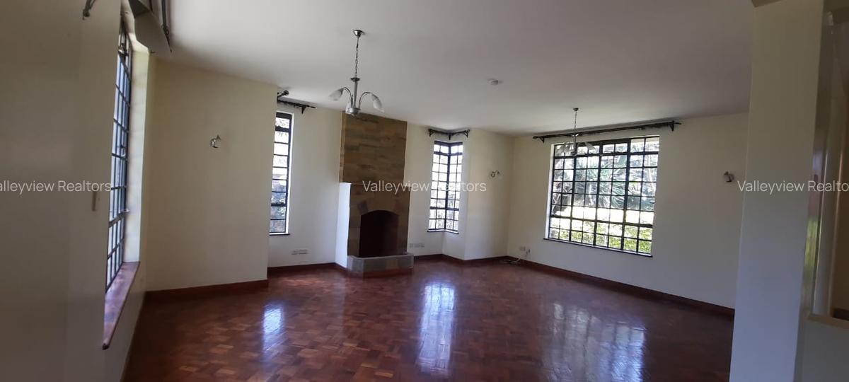 4 Bed Townhouse with En Suite at Lavington - 16