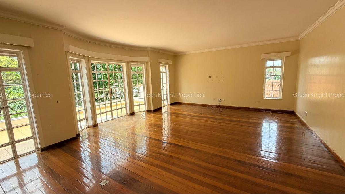 5 Bed House with En Suite in Spring Valley - 5
