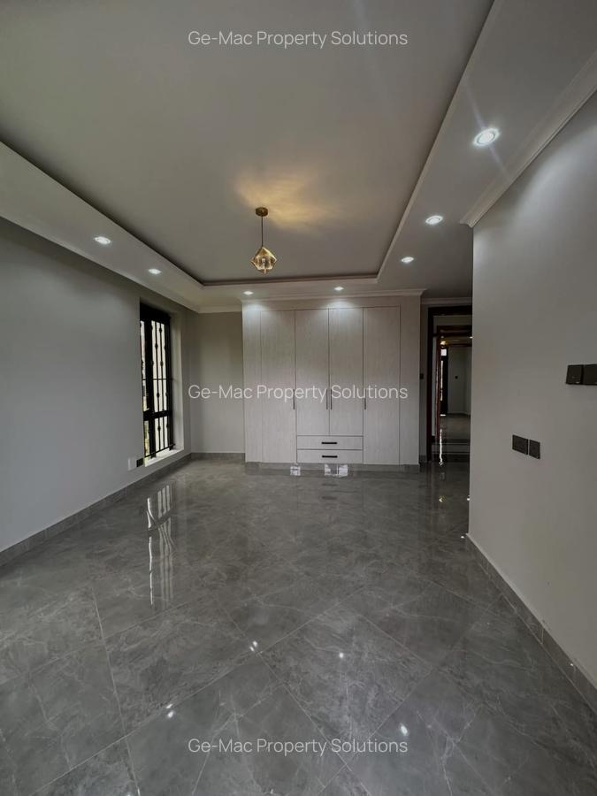 5 Bed House with En Suite in Runda - 6