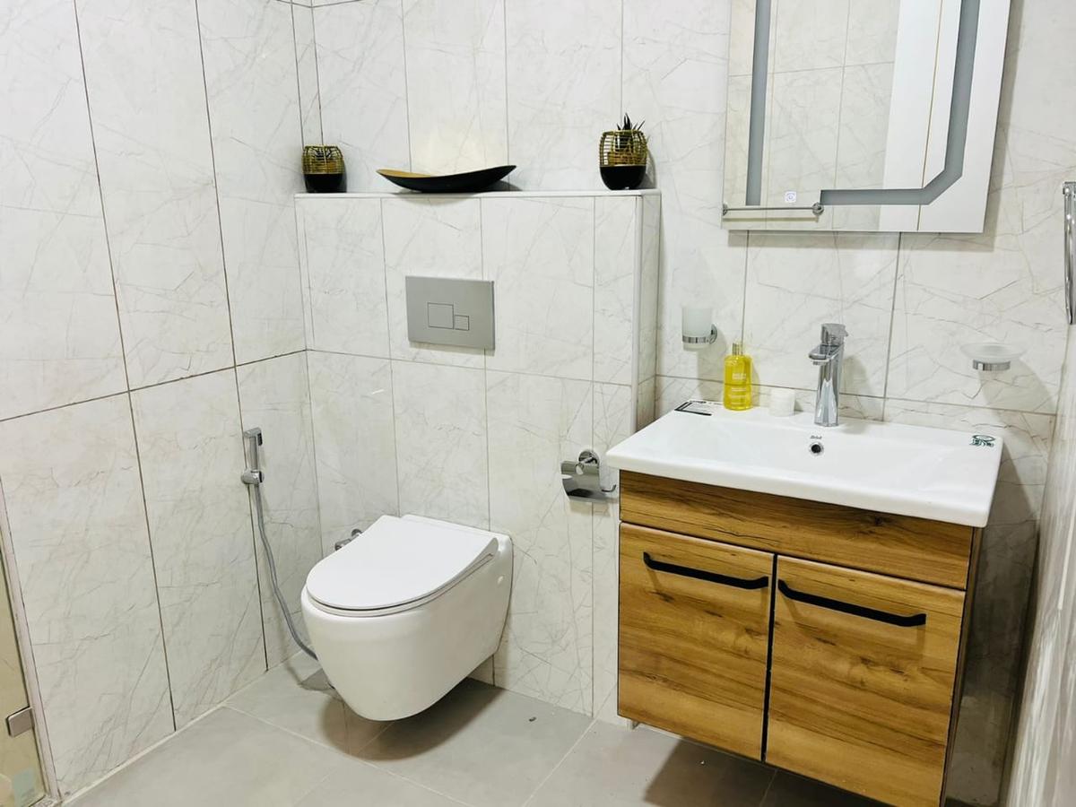 Serviced 2 Bed Apartment with En Suite at Near Valley Arcade Mall - 9