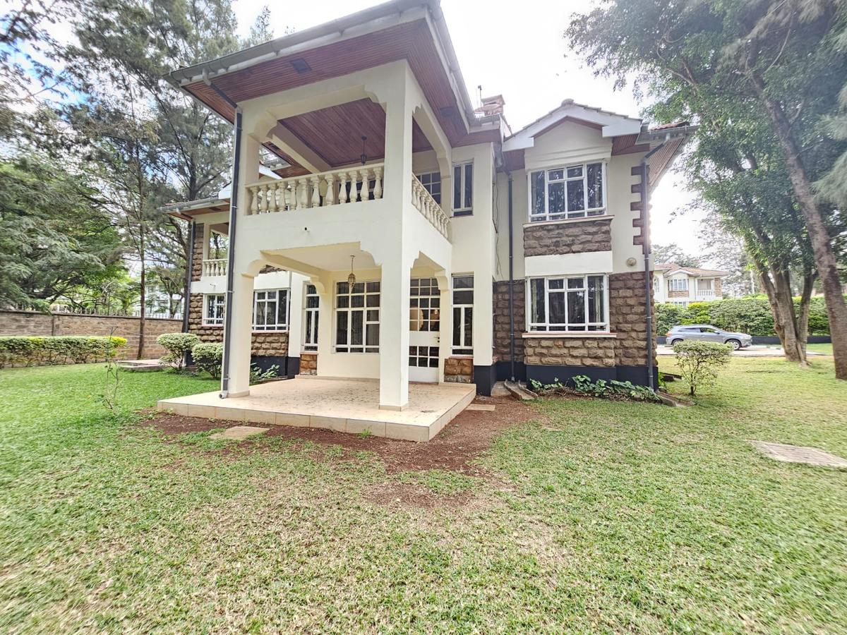 5 Bed House with En Suite in Lavington - 19