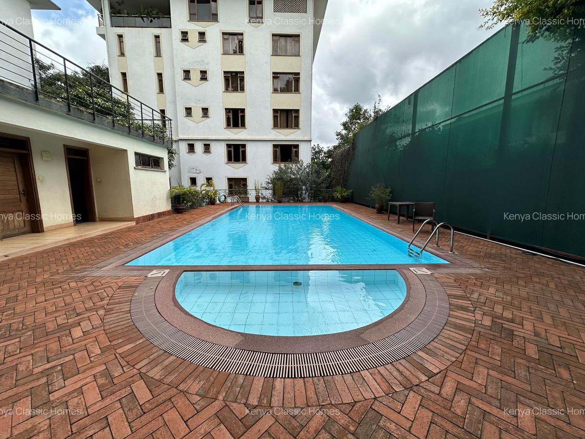 3 Bed Apartment with En Suite at Riverside - 19