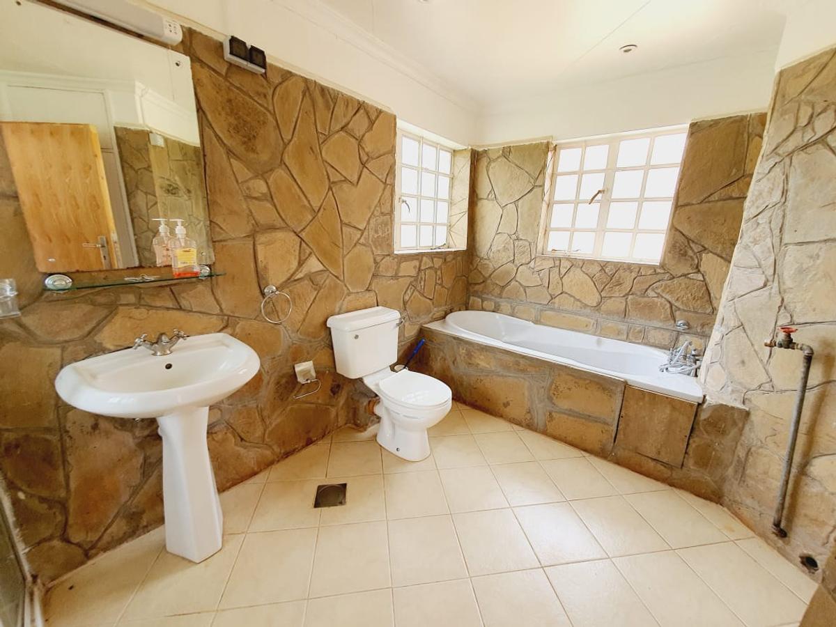 3 Bed House with En Suite at Runda - 15