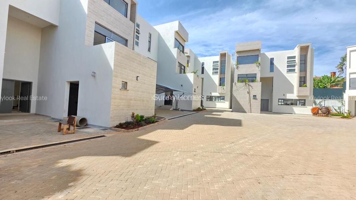 5 Bed Townhouse with En Suite at Lavington Green - 1