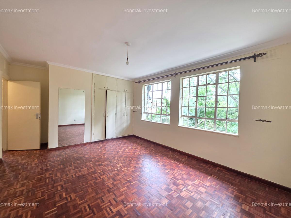 4 Bed House with En Suite at Lavington Green - 19