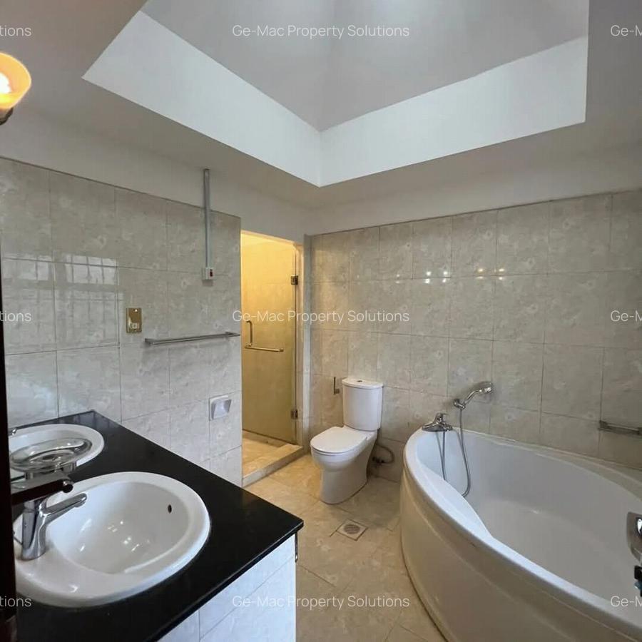 5 Bed House with En Suite in Runda - 14