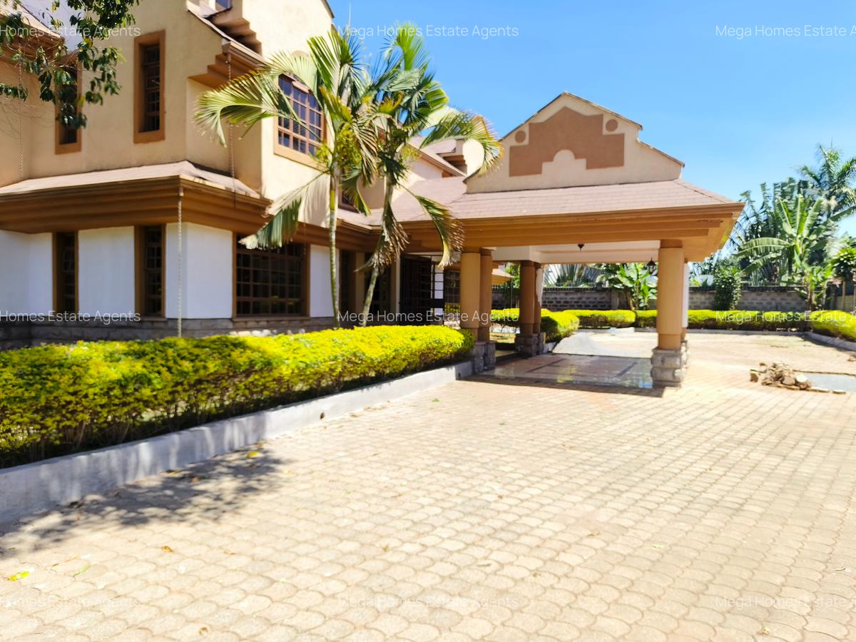 5 Bed House with En Suite in Runda - 1