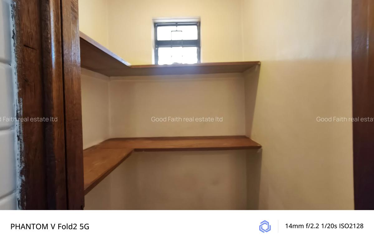 5 Bed House with En Suite in Runda - 9