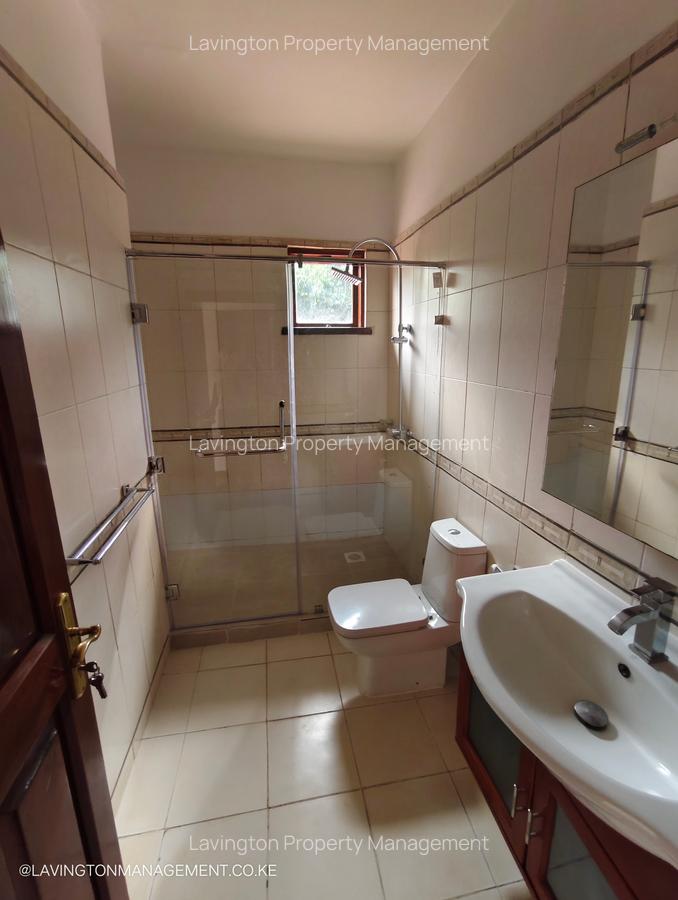 5 Bed House with En Suite at Wind Ridge - 10