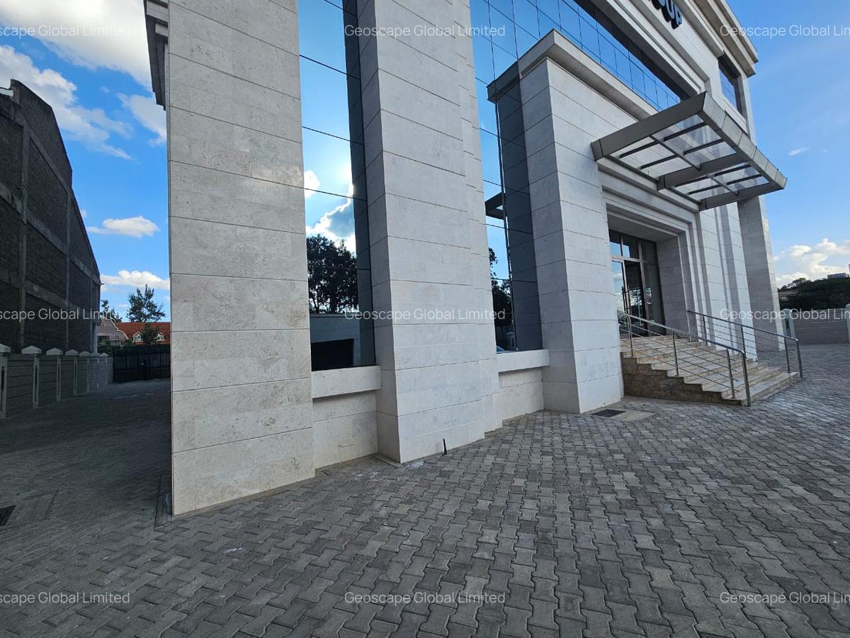 5,598 ft² Office with Parking in Karen - 1
