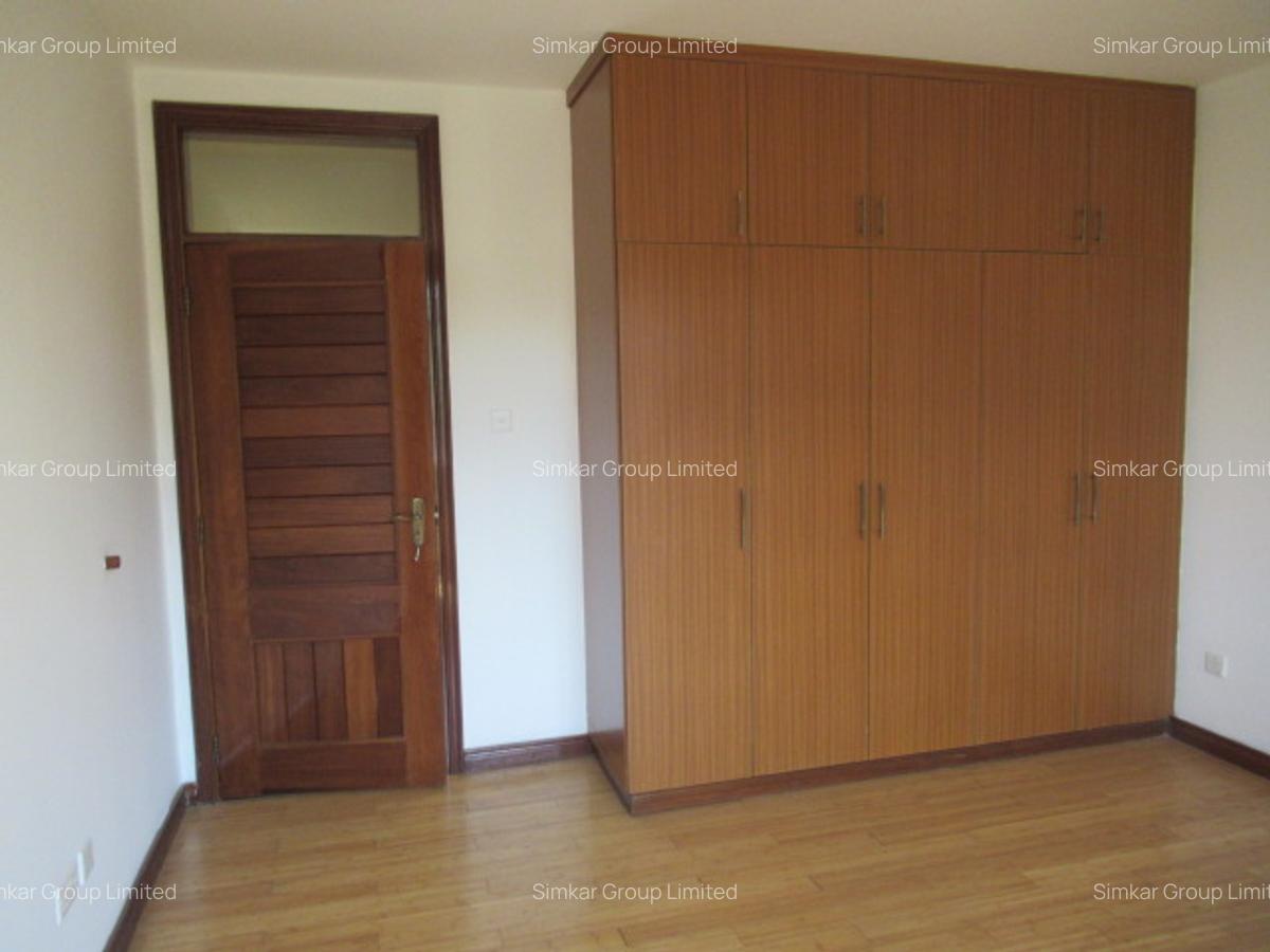 3 Bed Apartment with En Suite at Riverside Drive - 16
