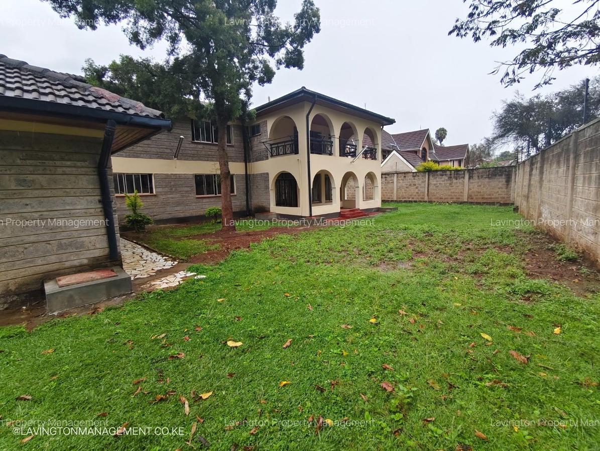 5 Bed House with En Suite at Lavington Green - 2