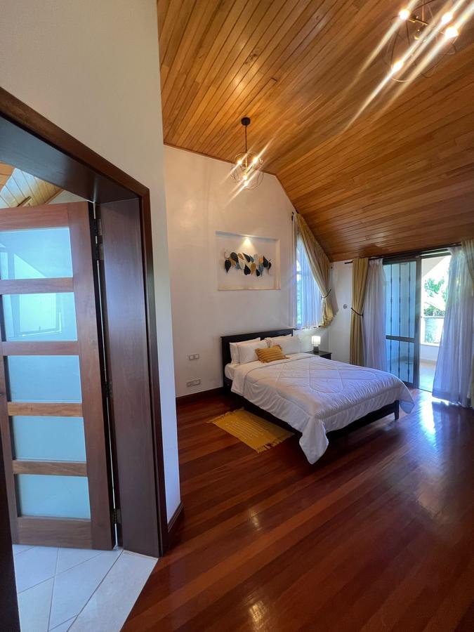 5 Bed House with En Suite in Lavington - 9
