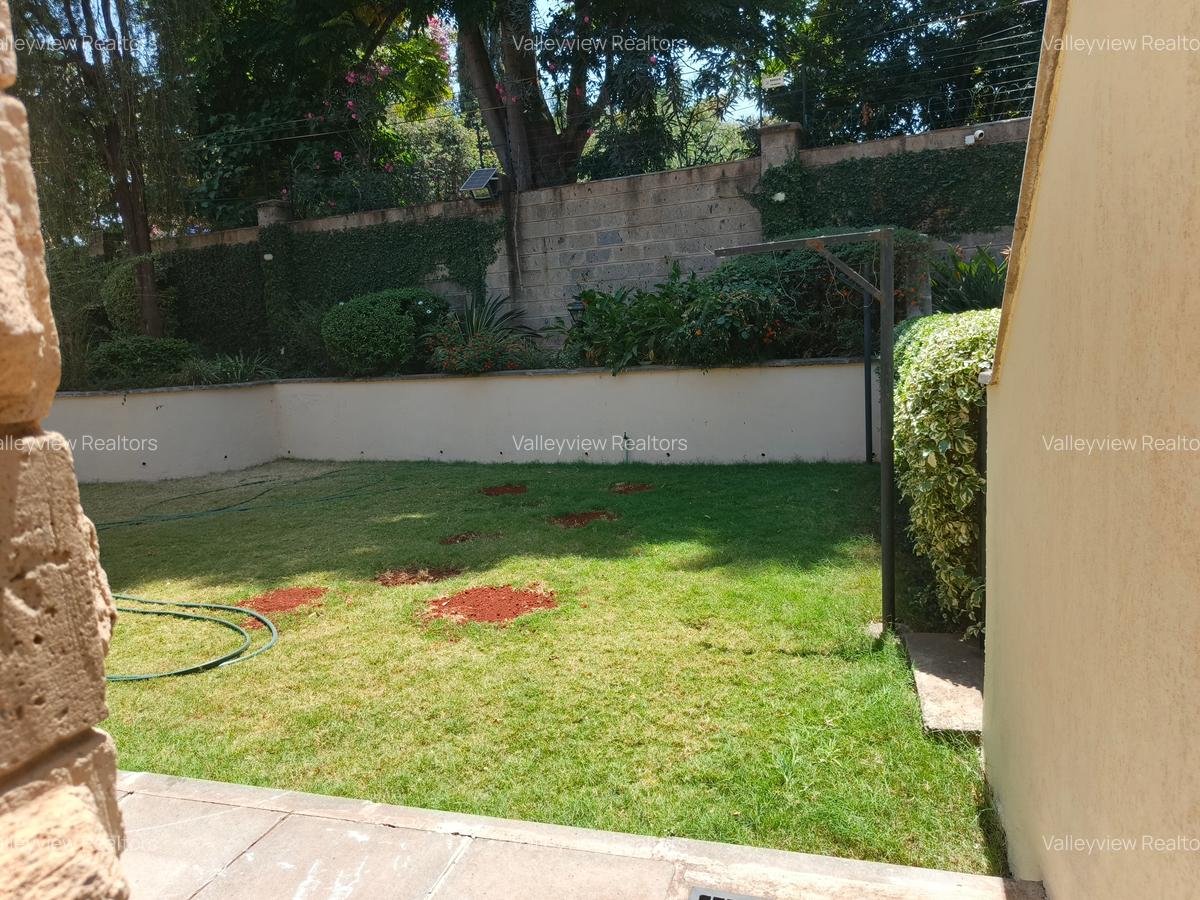 5 Bed Townhouse with En Suite at Lavington - 13