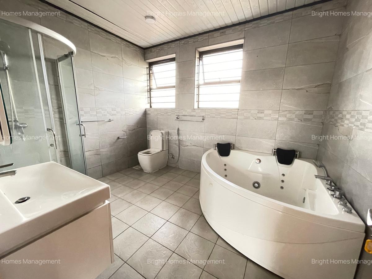 6 Bed Townhouse with En Suite in Lavington - 10