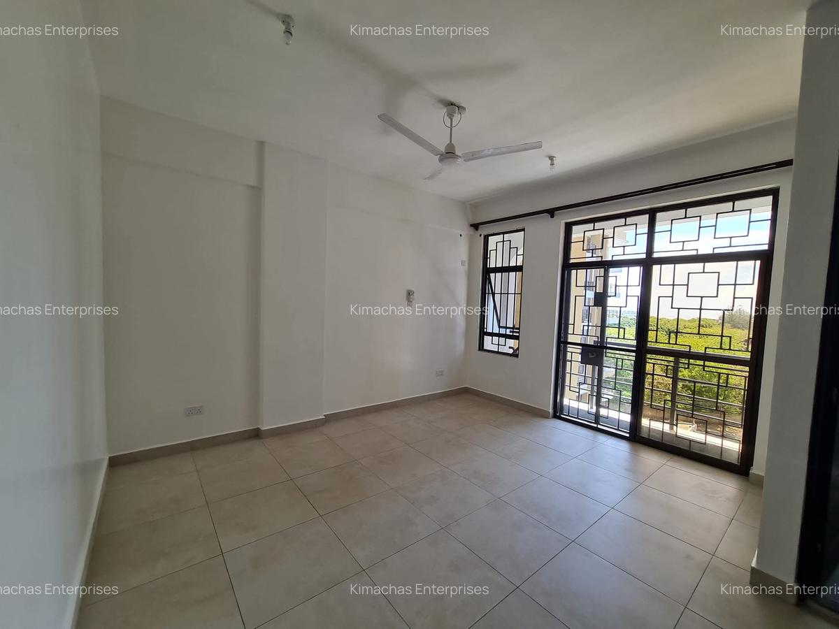 3 Bed Apartment with En Suite at Green Wood Drive - 17