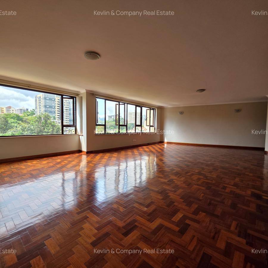 3 Bed Apartment with En Suite in Riverside - 12