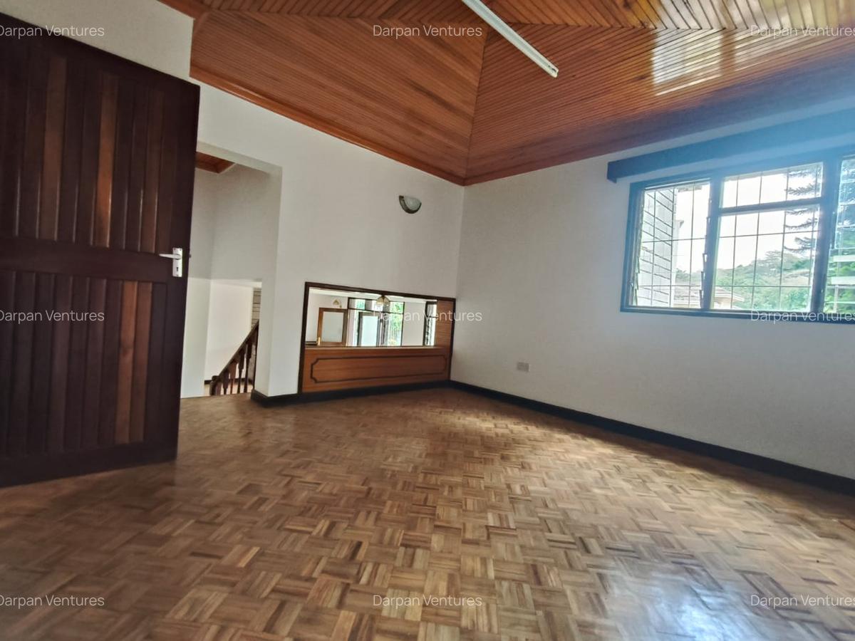 6 Bed House with En Suite in Runda - 4