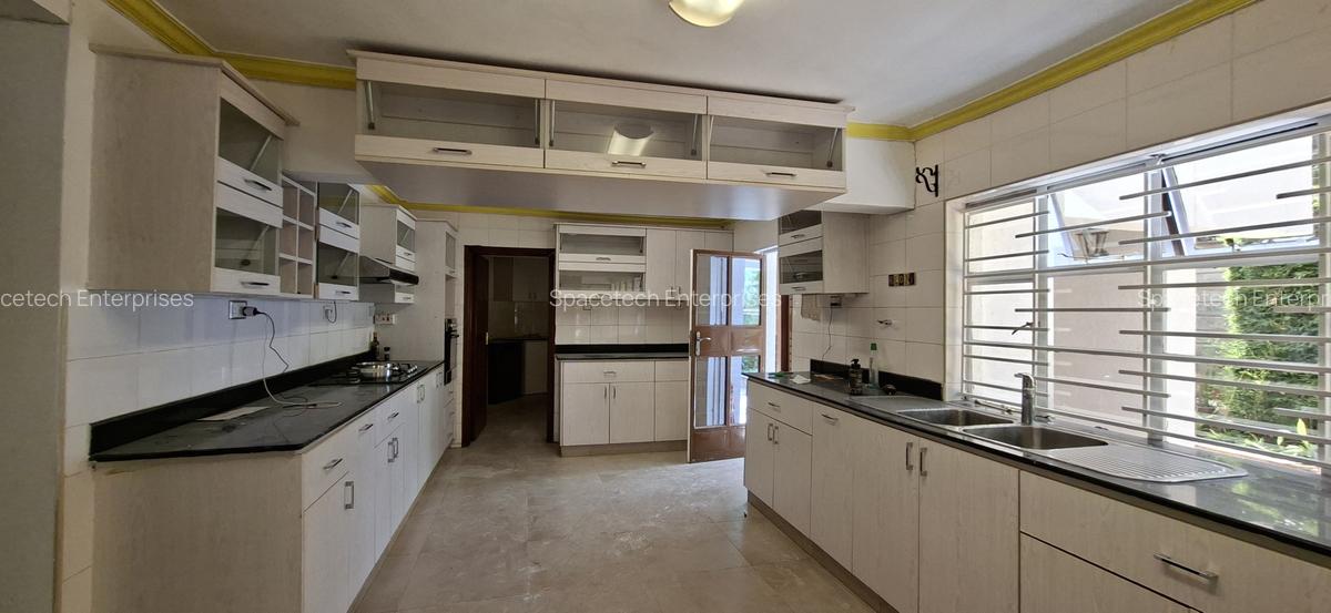 4 Bed House with En Suite in Runda - 5