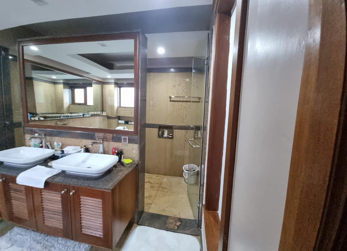 5 Bed Villa with En Suite at Lavington - 8