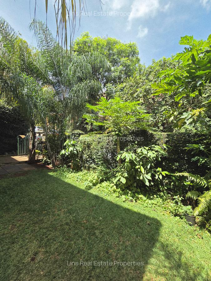 4 Bed Townhouse with En Suite in Brookside - 7