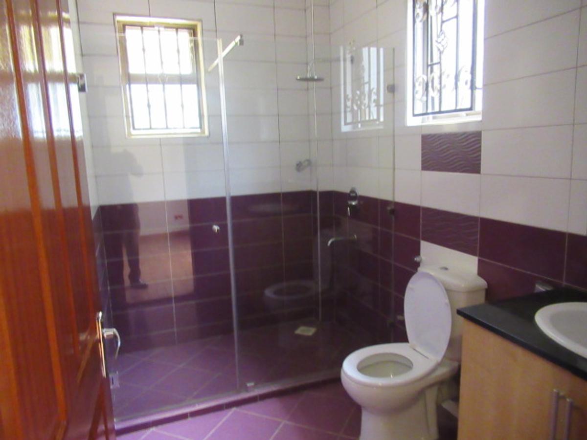 4 Bed Townhouse with En Suite at Westlands - 16