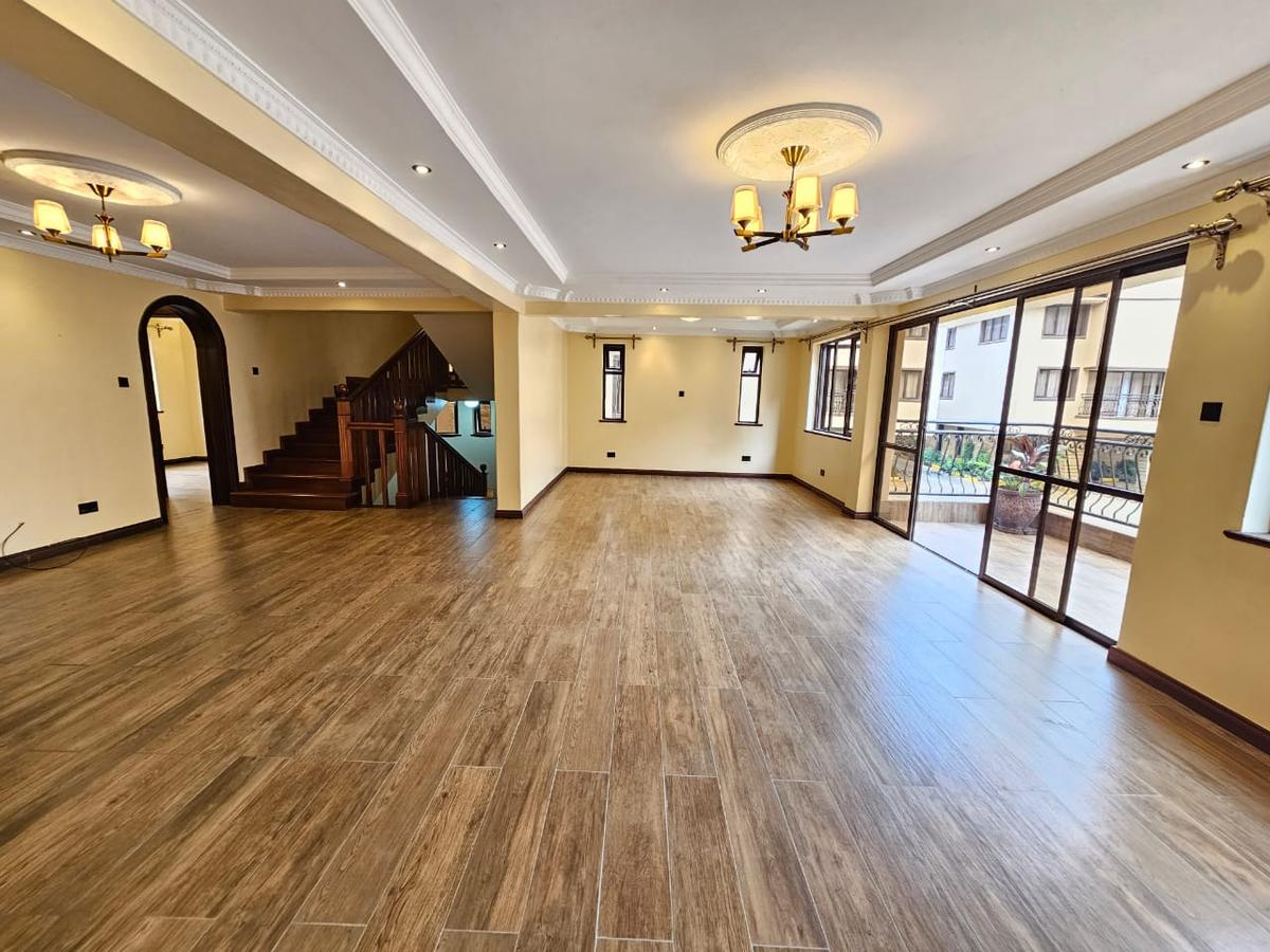 5 Bed House with En Suite in Lavington - 13