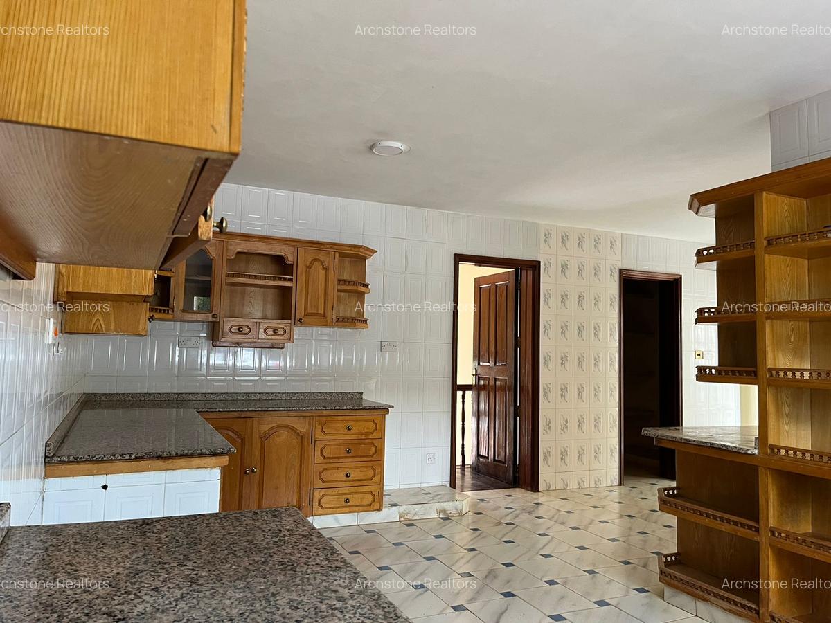 5 Bed House with En Suite in Nyari - 5