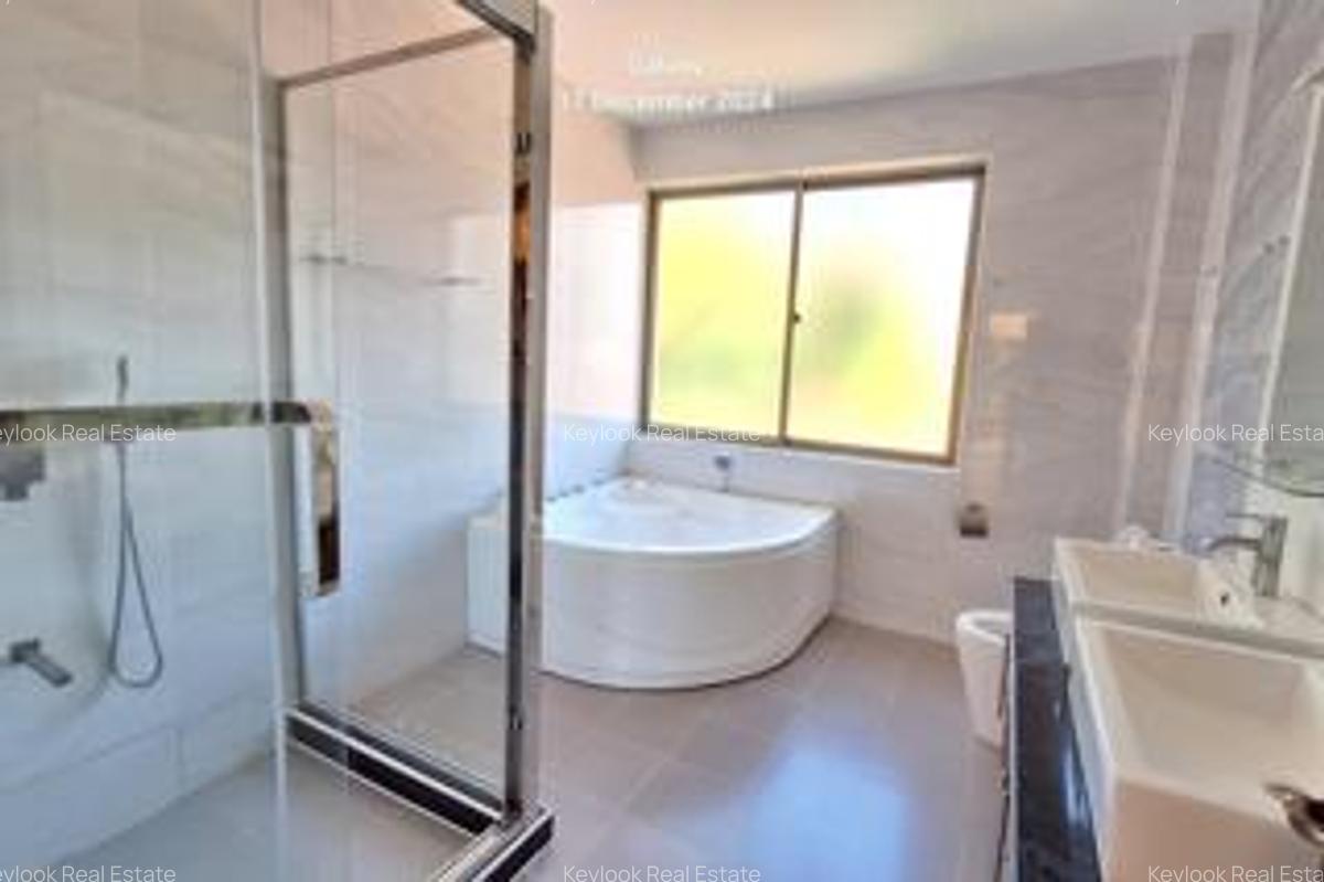 5 Bed Townhouse with En Suite at Lavington - 5