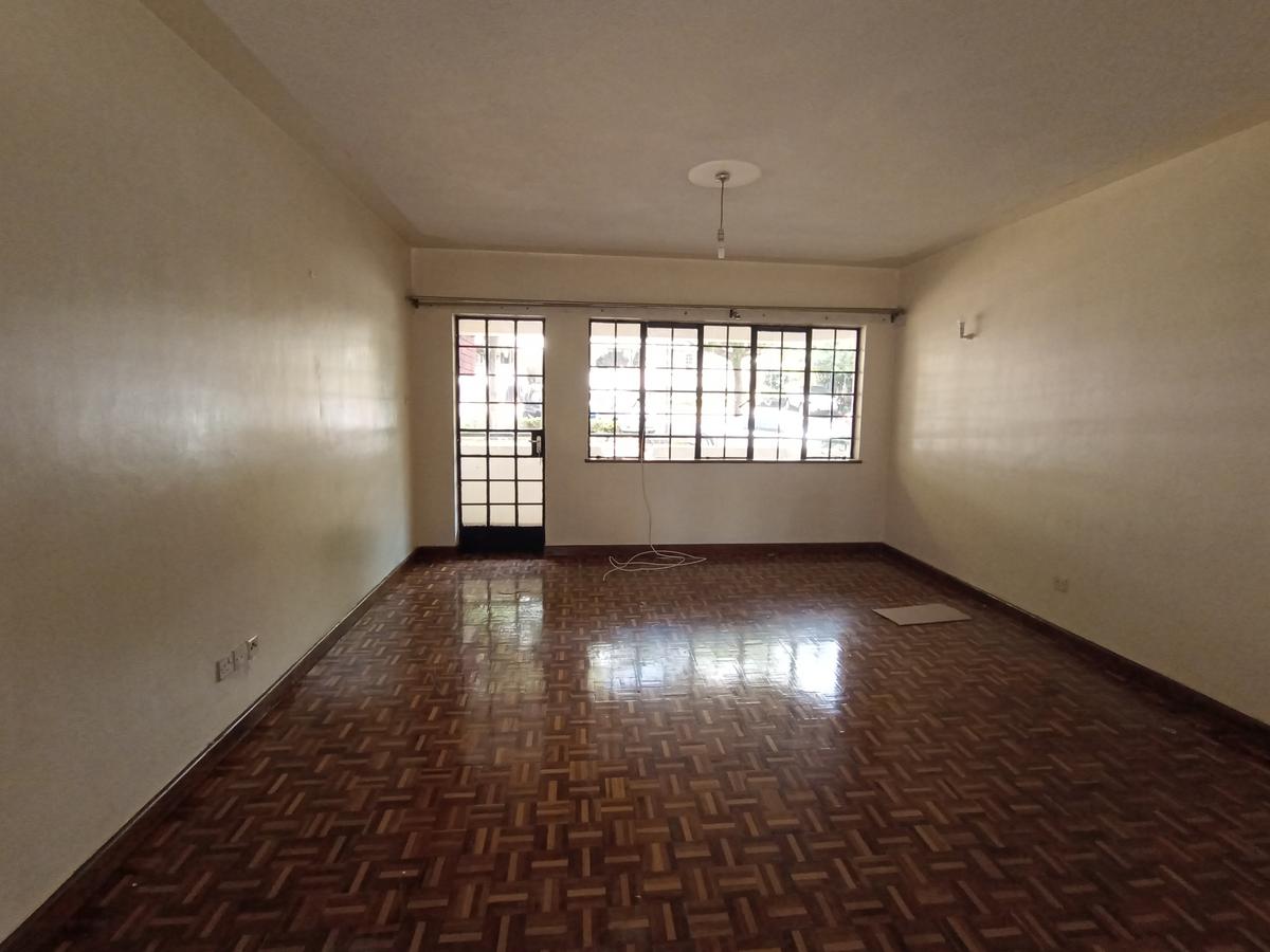 2 Bed Apartment with En Suite at Near Sarit Centre - 9