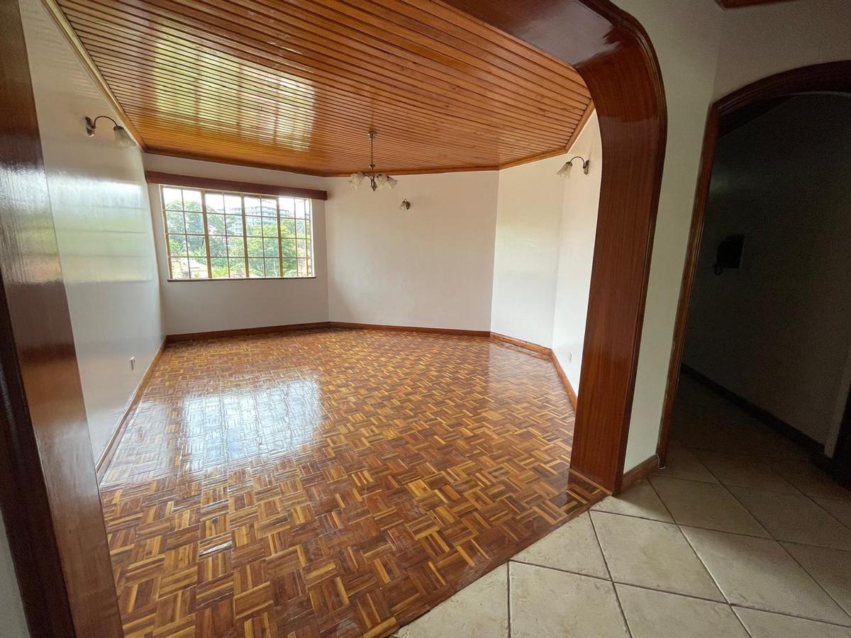 3 Bed Apartment with En Suite in Brookside - 2