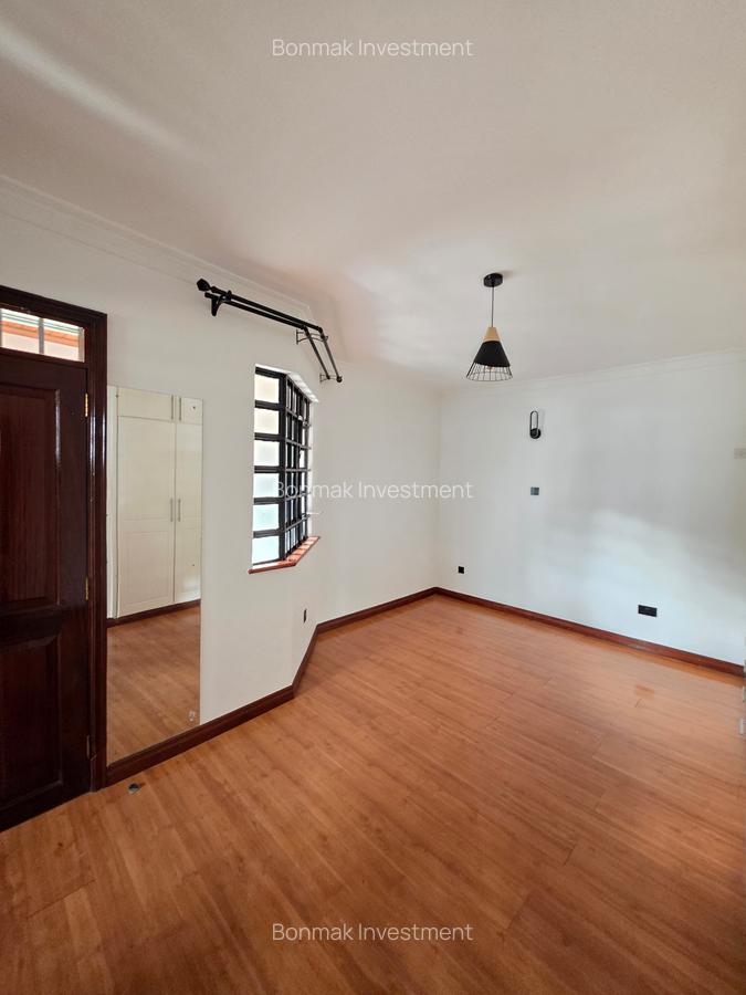 4 Bed House with En Suite at Lavington - 16