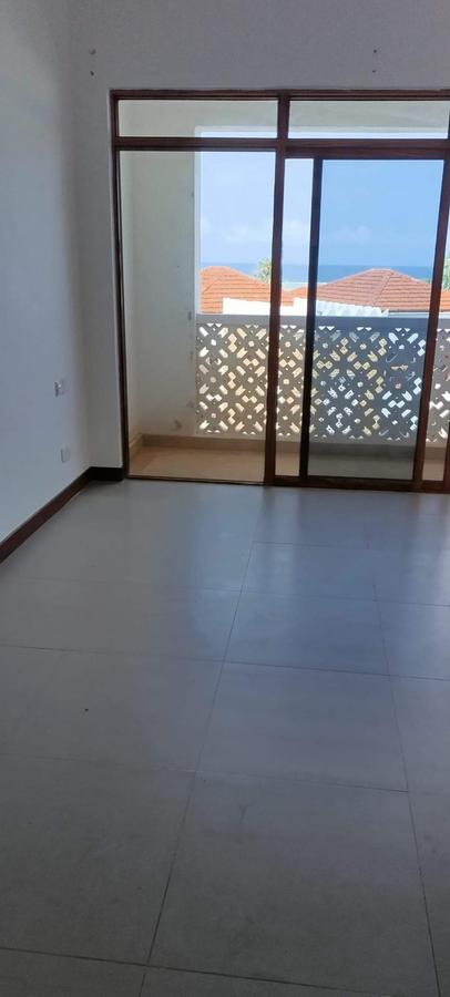 Serviced 2 Bed Apartment with En Suite at Sultan - 8