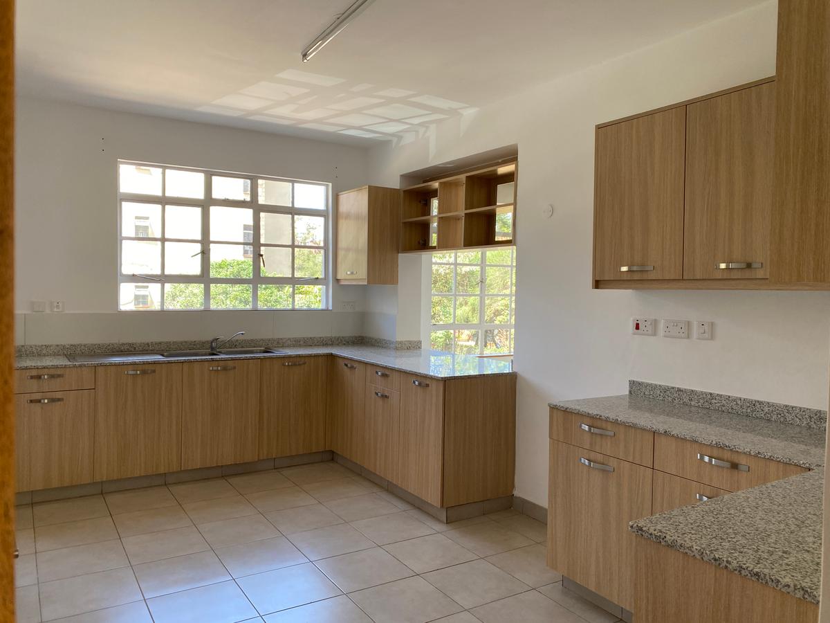 3 Bed Apartment with En Suite in Lavington - 18