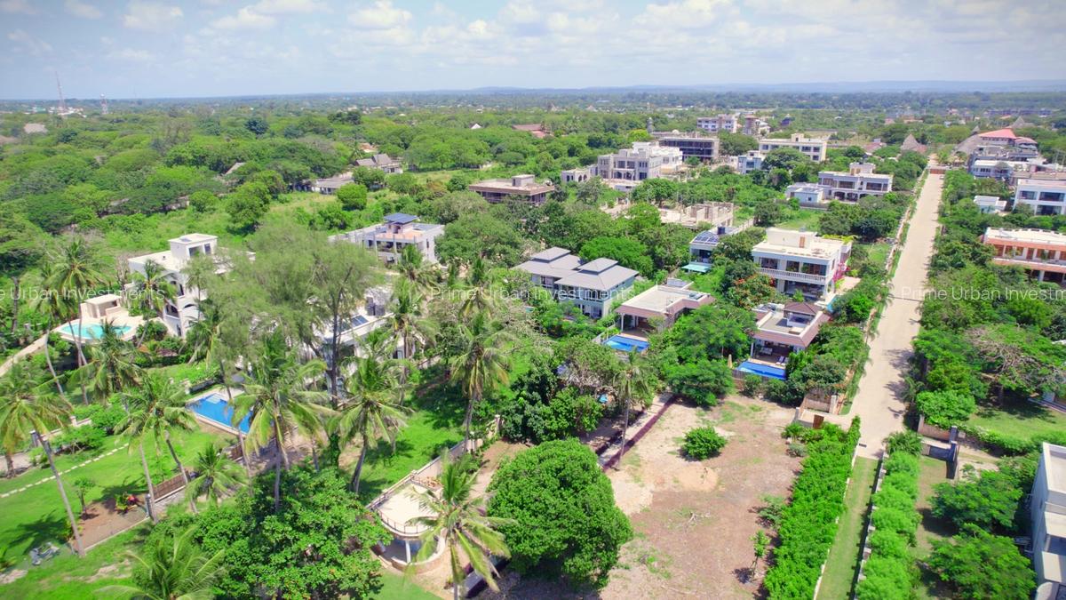 8 Bed House with En Suite in Diani - 11