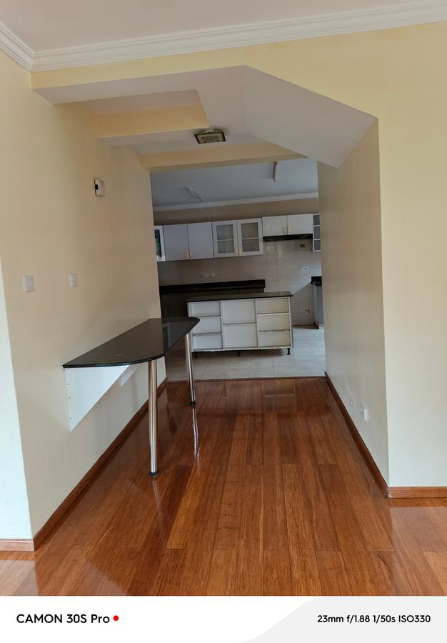 5 Bed Townhouse with En Suite at Lavington - 3
