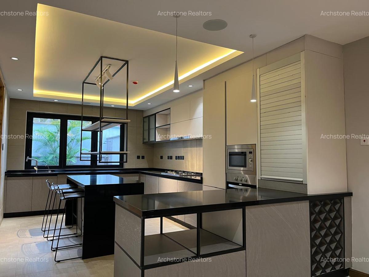 4 Bed Townhouse with En Suite in Lavington - 2