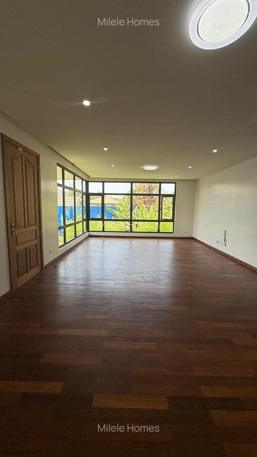 3 Bed Townhouse with En Suite at 4Th Avenue - 2