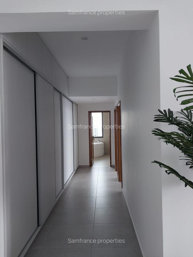 Serviced 2 Bed Apartment with En Suite at Links Road - 8