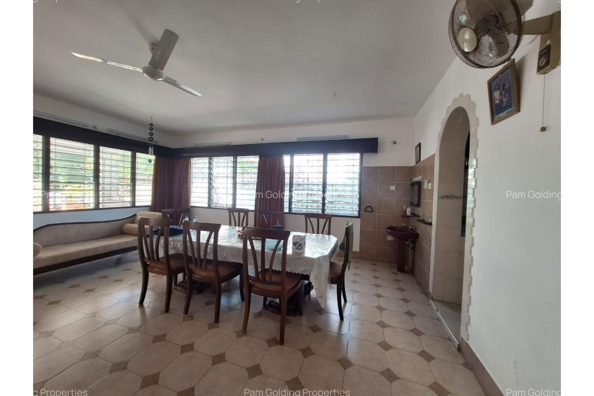 5 Bed House with En Suite in Mombasa Island - 4