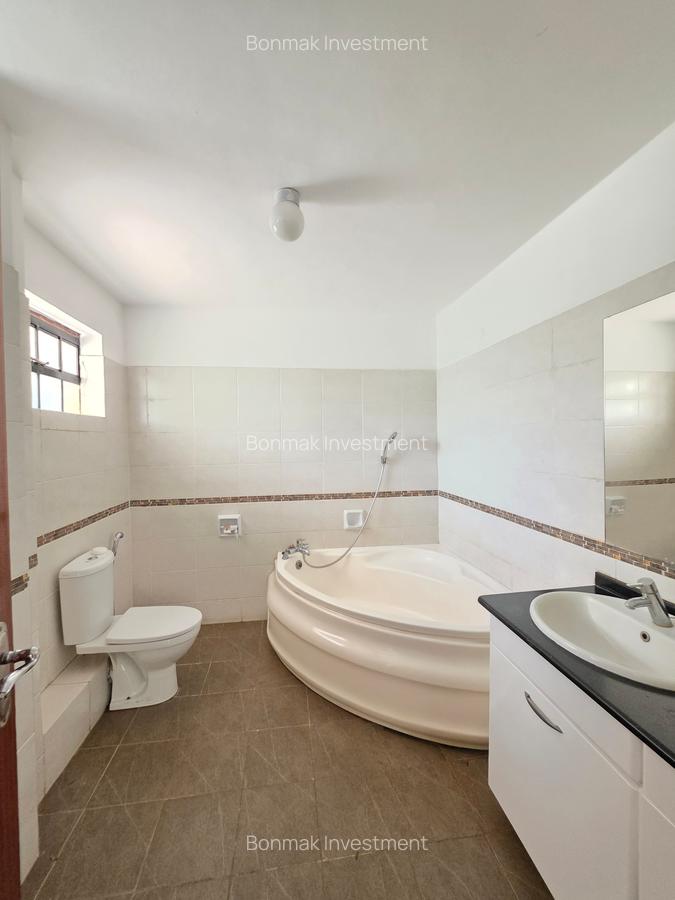 4 Bed Townhouse with En Suite at Riverside Drive. - 20