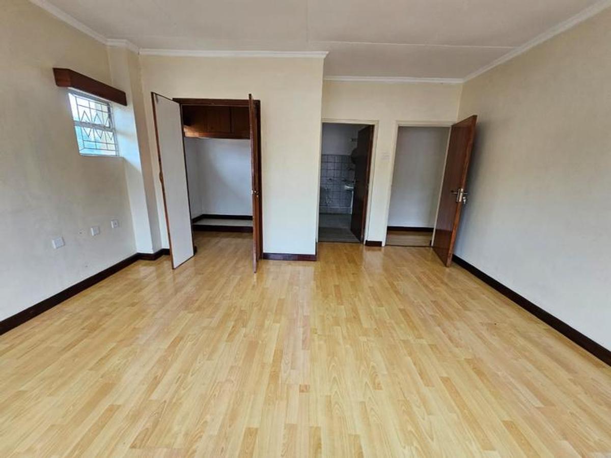 5 Bed Townhouse with En Suite at Lavington Mall - 7