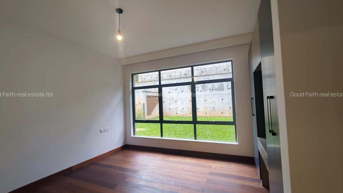 4 Bed House with En Suite at Two Rivers - 12