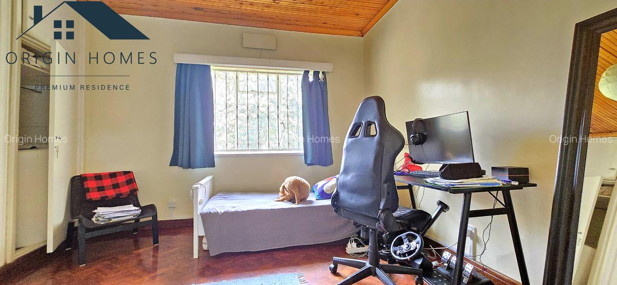 6 Bed House with En Suite at Lavington - 7