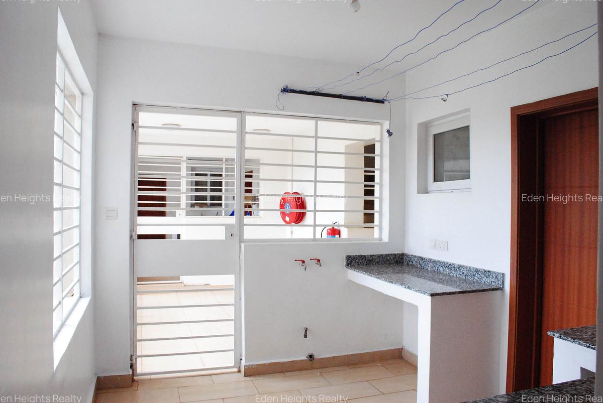 3 Bed Apartment with En Suite in Kilimani - 5